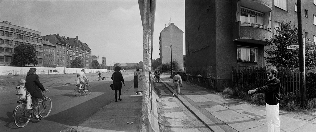   M900831D_BerlinWall45.tif